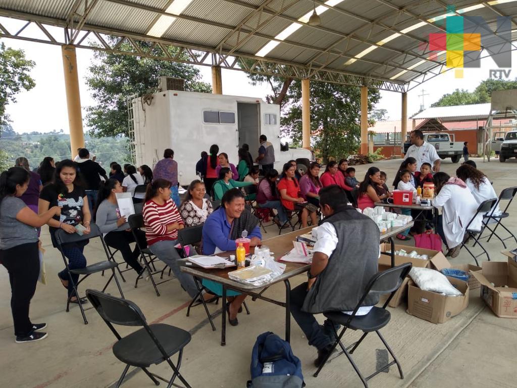 Atienden Brigadas de Salud a habitantes de Altotonga, Tatatila y Xalapa