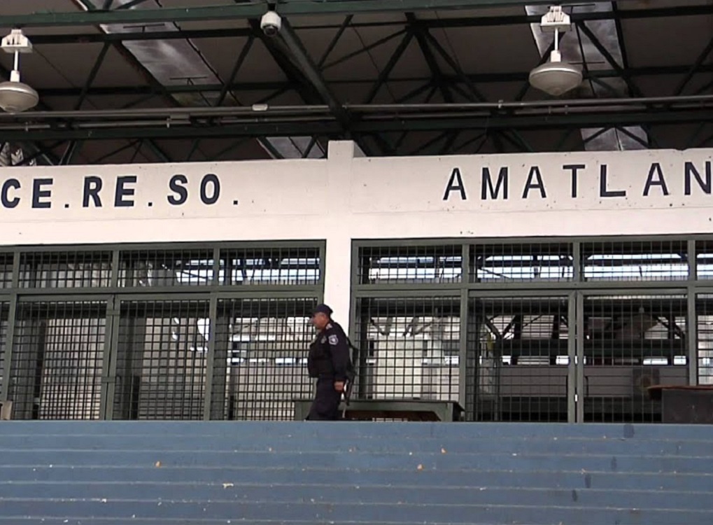 Aseguran pantallas y bocinas en operativo en penal de Amatlán, Veracruz