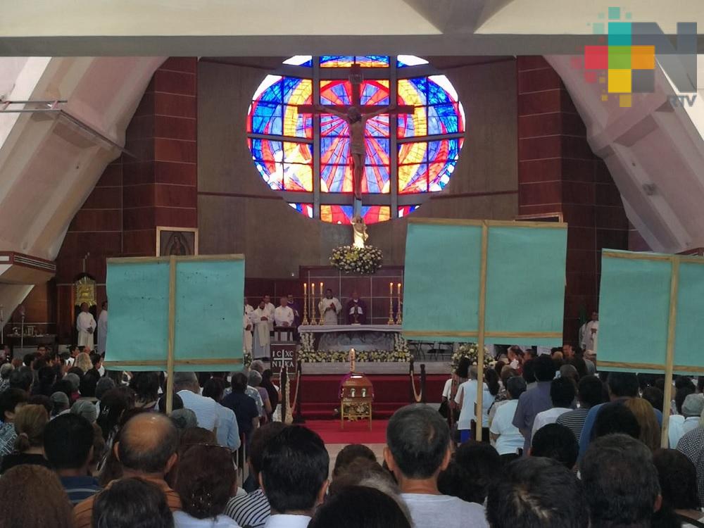 Católicos despiden a Monseñor Víctor Rafael Phillips