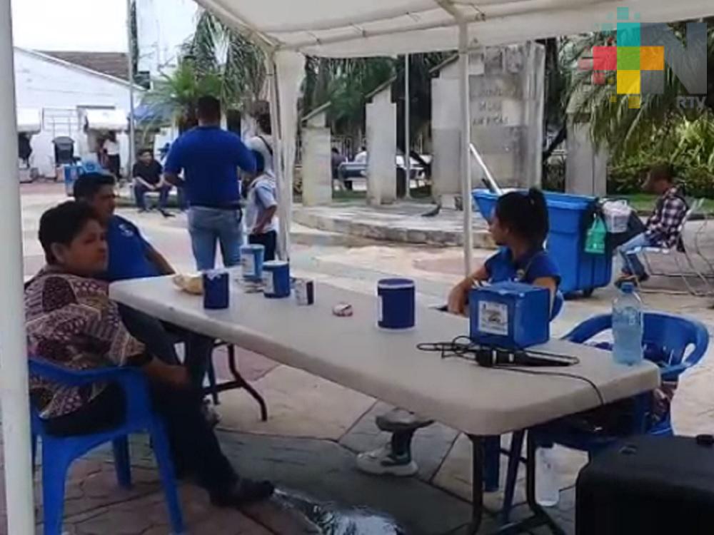Centro de Atención Múltiple de Tuxpan realiza campaña de boteo para recaudar fondos