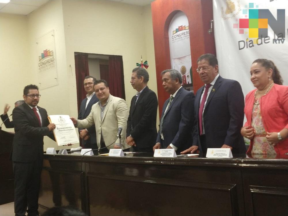 Club de Periodistas de México reconoce a reportero y camarógrafo de RTV