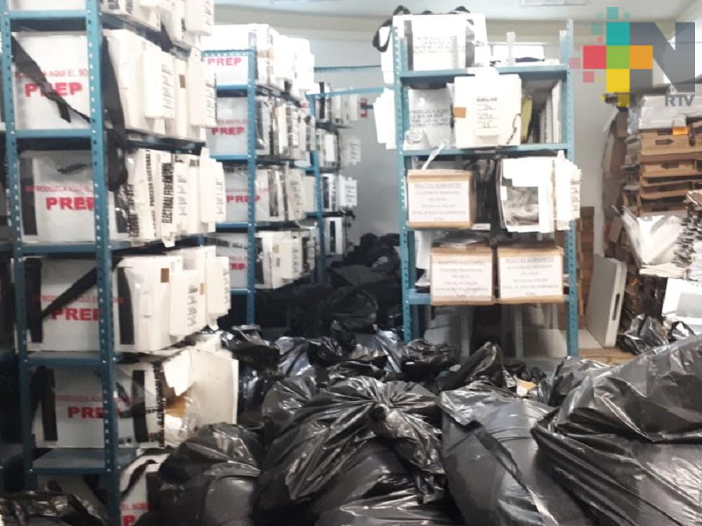 INE entrega material usado en elecciones para elaborar libros de texto