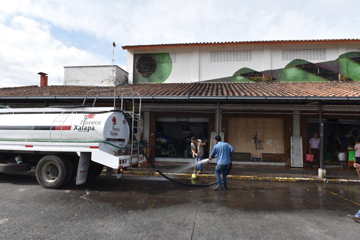 Dan mantenimiento en Mercado San José