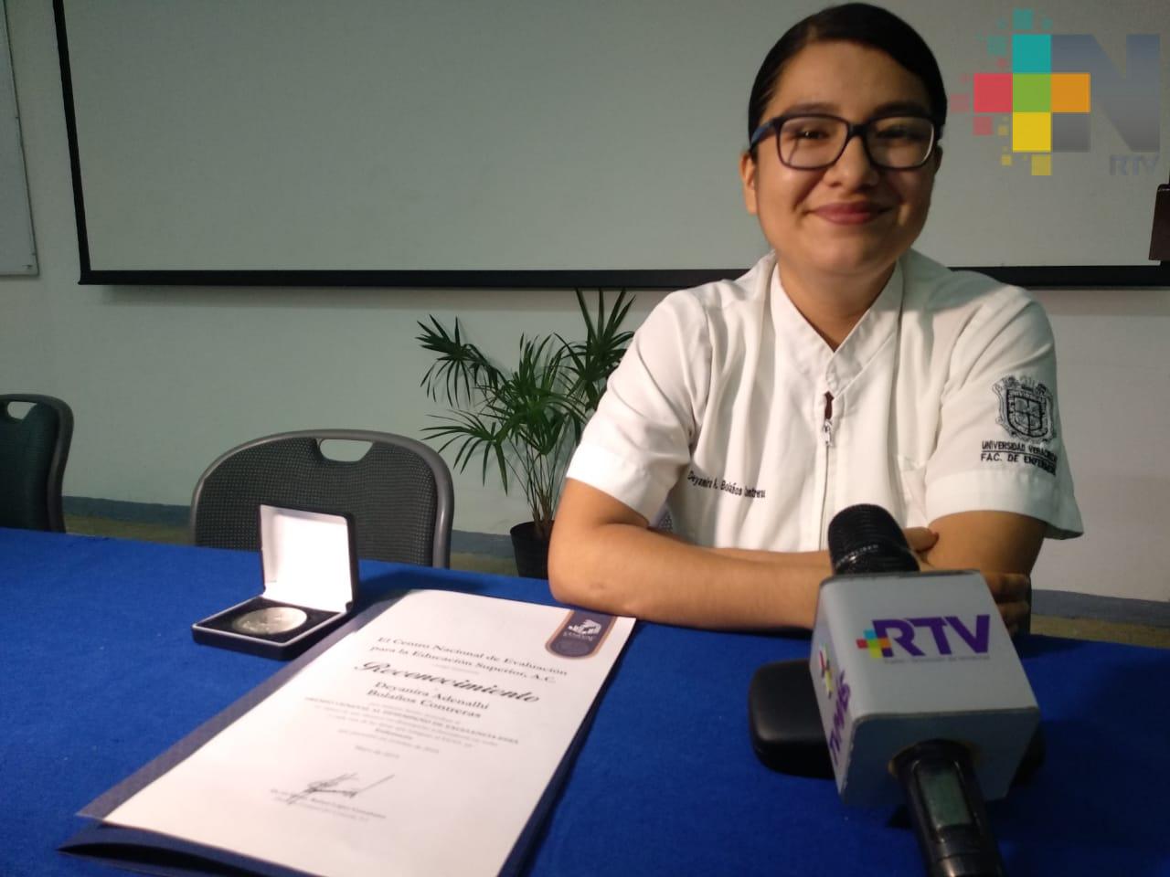 Obtiene Premio Ceneval al Desempeño de Excelencia Nacional, estudiante de Enfermería de la UV