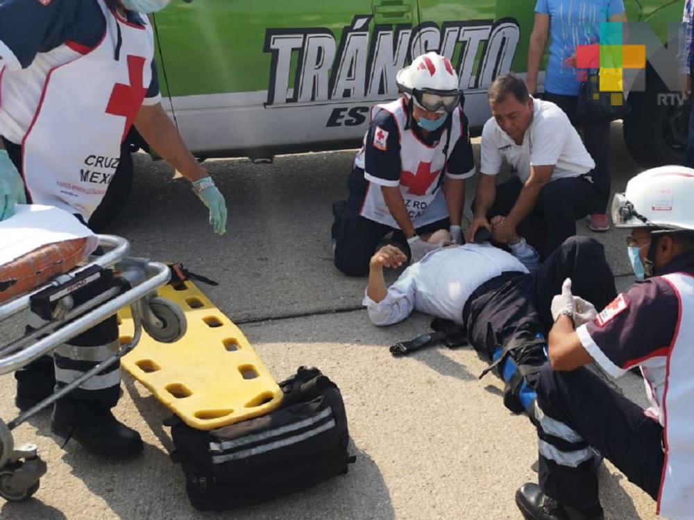 Elemento de Tránsito resulta lesionado al caer de su motocicleta, en Coatzacoalcos
