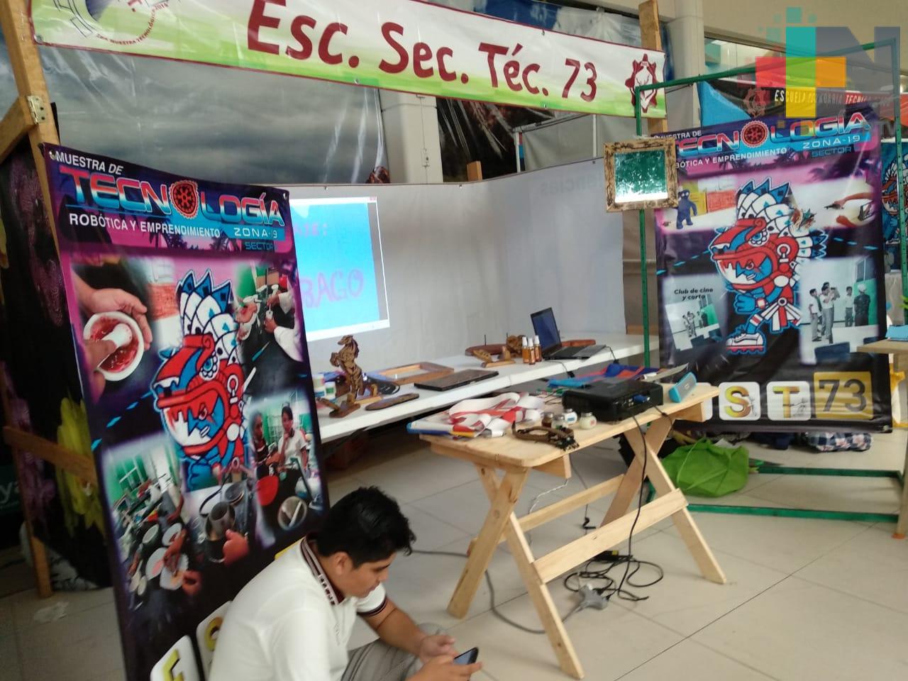 Escuelas secundarias de Coatzacoalcos realizan exposición tecnológica