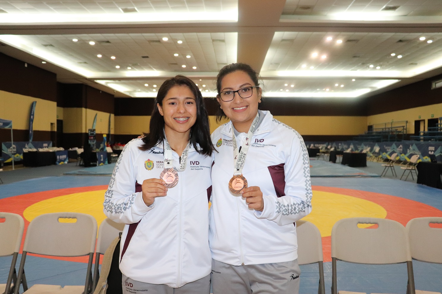 Consigue Veracruz bronces en luchas asociadas