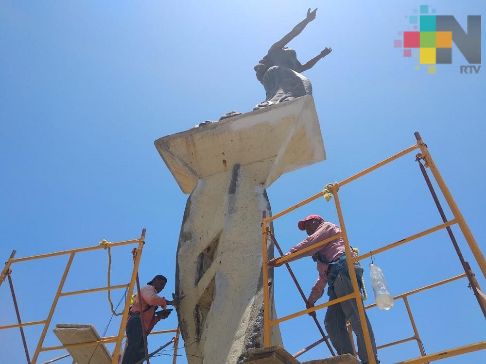 Inician trabajos de rehabilitación de esculturas del malecón de Coatzacoalcos
