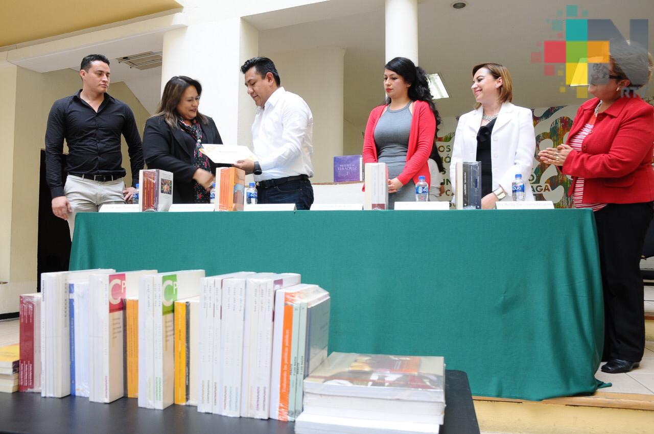 Editora de Gobierno dota de acervo bibliográfico a la Biblioteca “Carlos Fuentes”