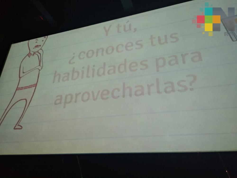 Llegó el Cine Móvil Financiero al campus Coatzacoalcos de la UV