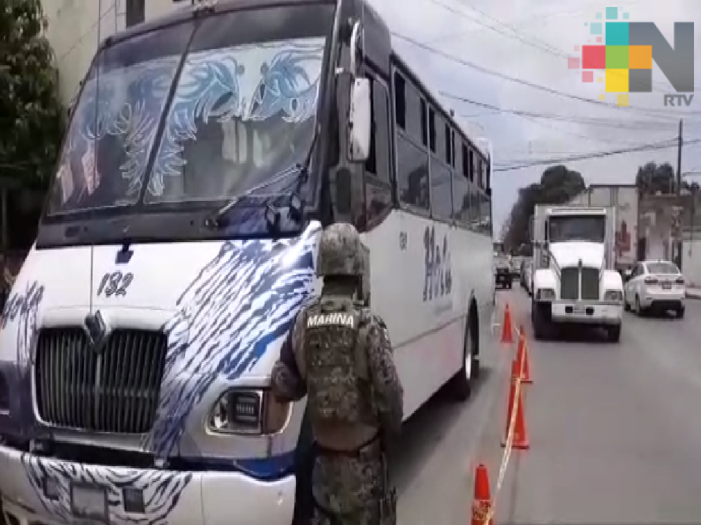 Fuerzas Armadas detienen a centroamericanos que viajaban en autobús, en Tuxpan