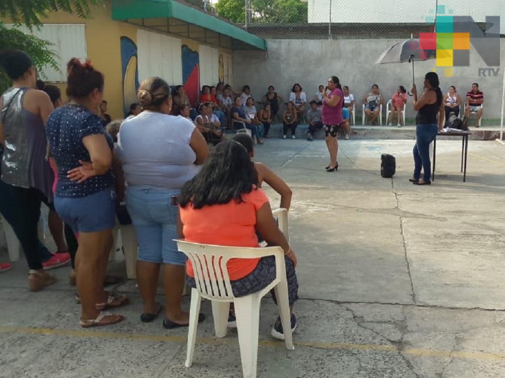 Por falta de luz y agua, recortan horario de clases en escuela de Veracruz