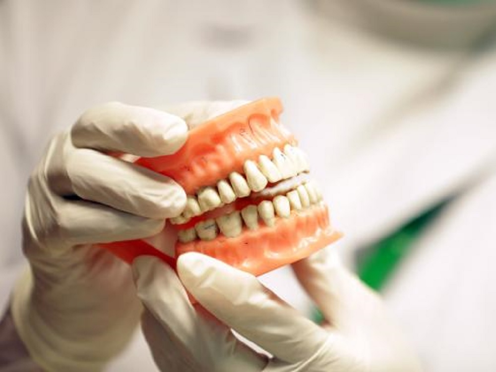 Rechinar los dientes puede provocar su pérdida prematura: IMSS