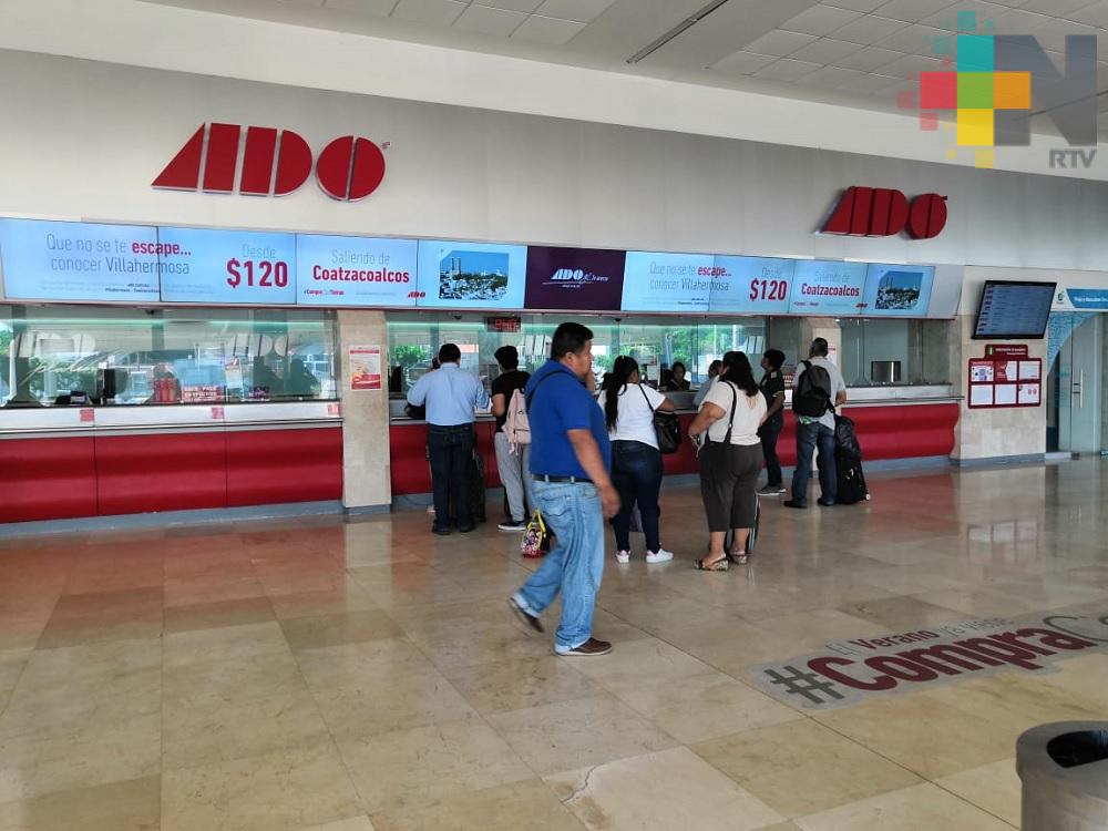 Usuarios a favor de mostrar identificación personal antes de abordar autobuses foráneos