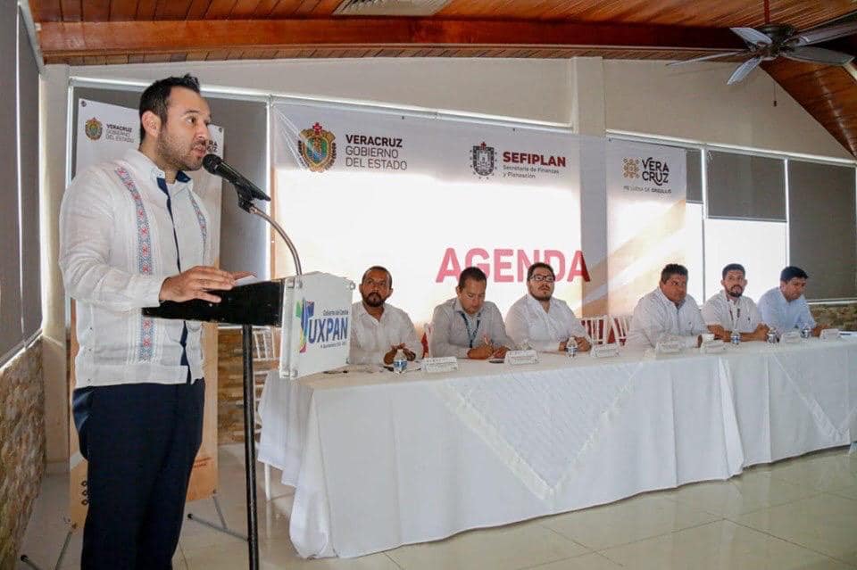 Imparte Sefiplan conferencia de Agenda Hacendaria en la Huasteca baja