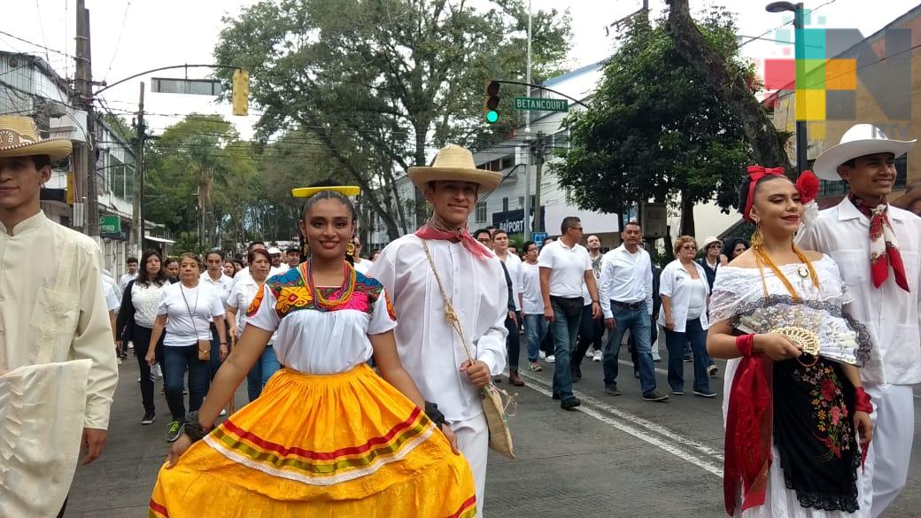 Realizaron desfile conmemorativo al Día de la Familia Cobaev