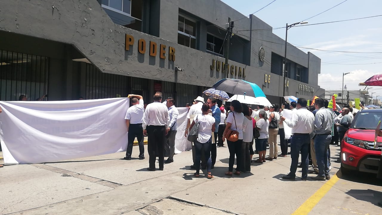 Se manifiestan en Córdoba porque juez otorgó amparo a policías acusados de asesinato