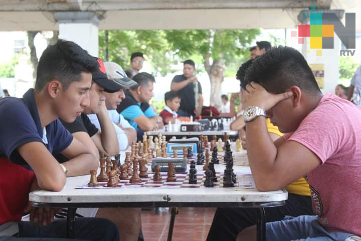 Edgar Toledo ganó Torneo Ajedrez Día del Padre