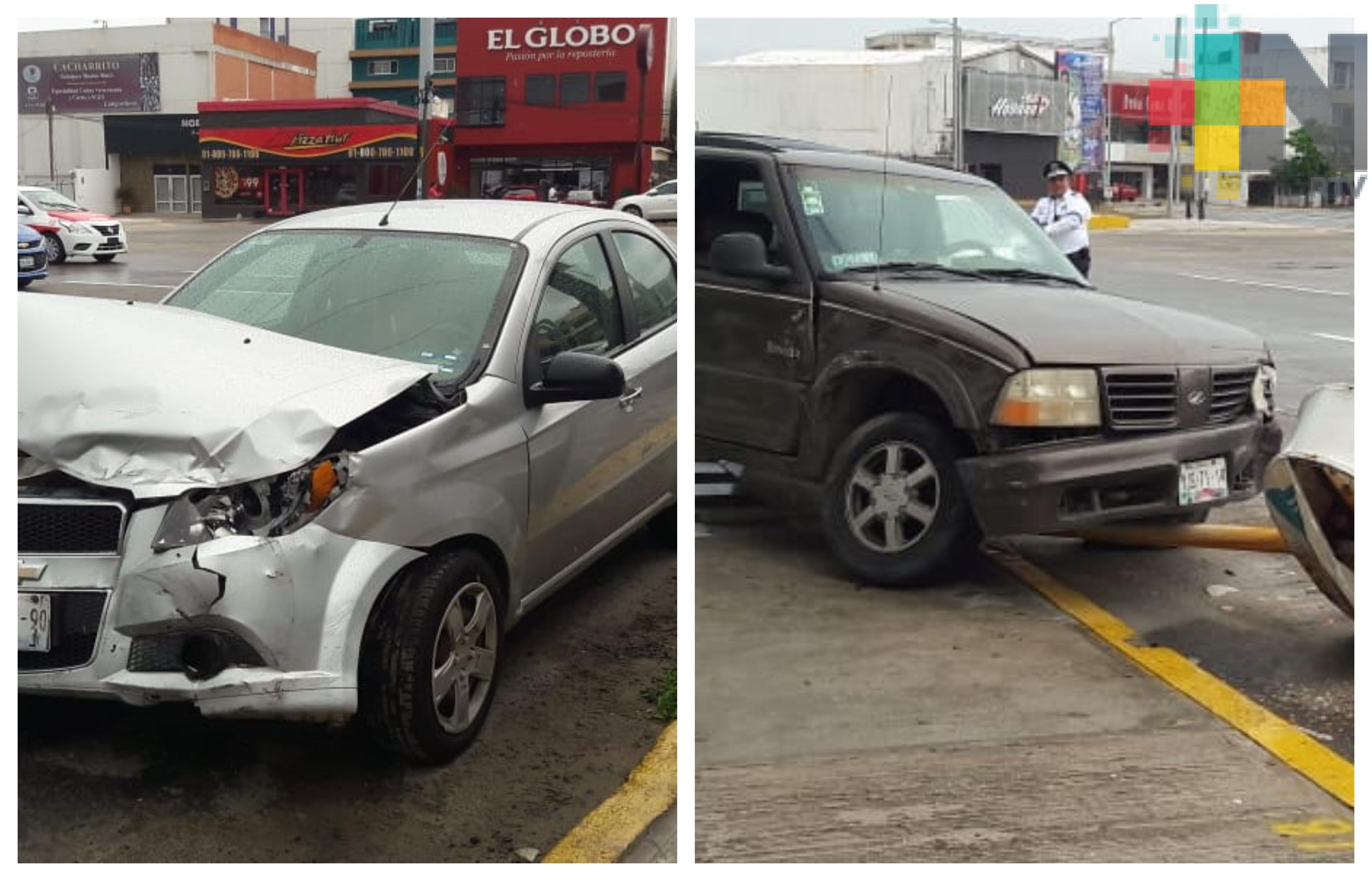 Choque en bulevar Ruiz Cortines de Boca del Río deja cuantiosos daños materiales