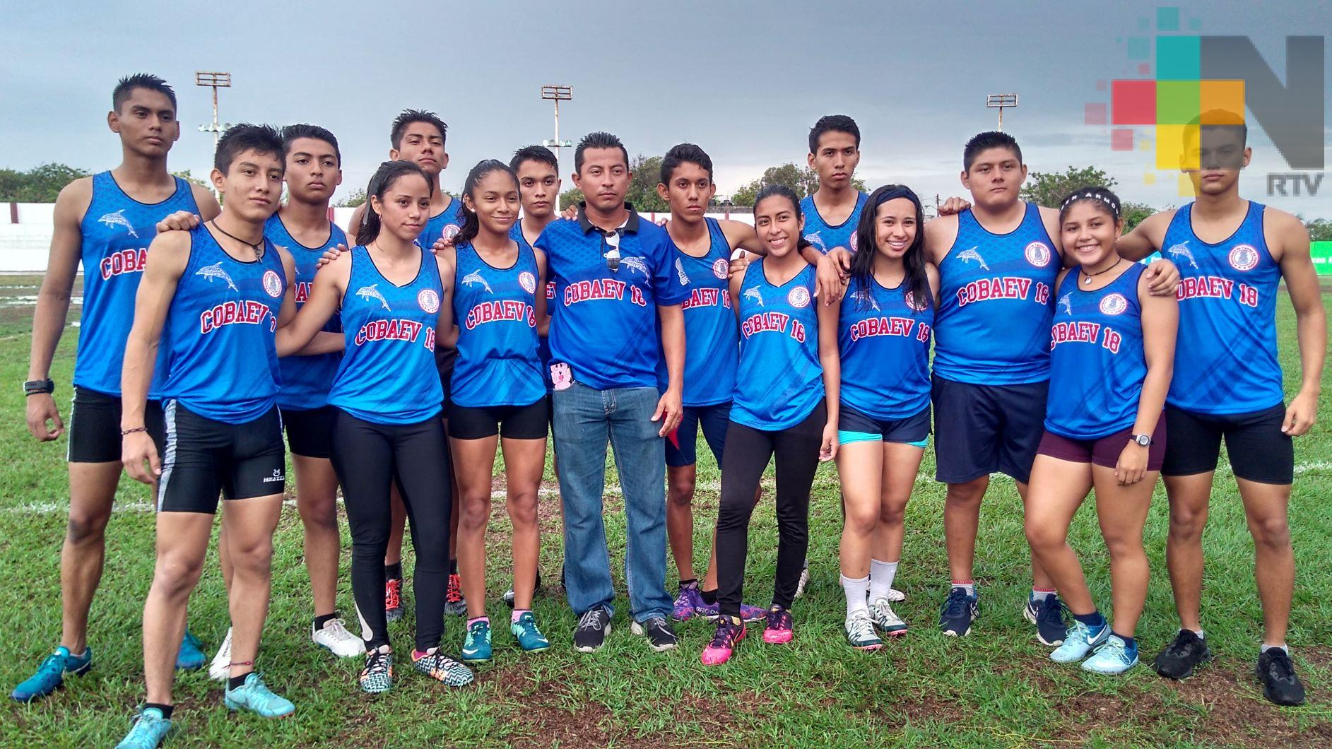 Atletas del Cobaev 18 a Encuentro Estatal en Xalapa