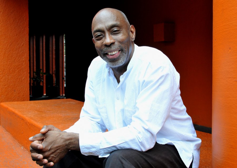 Redes sociales y dispositivos móviles matan convivencia: Duane Cochran