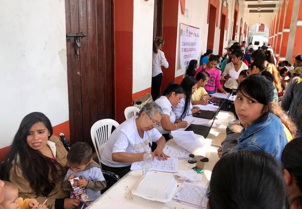 Brigada Itinerante del Registro Civil atiende 3 mil personas en Chocamán y Coscomatepec