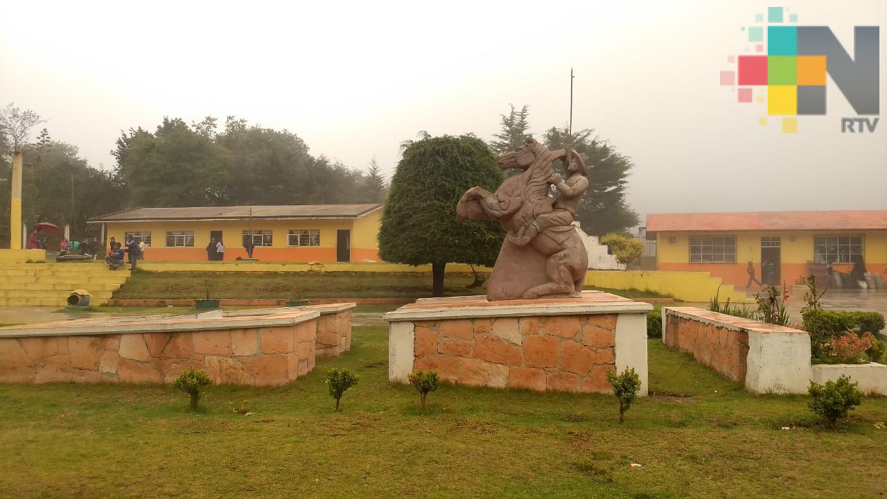Construirán barda en escuela de Huayacocotla