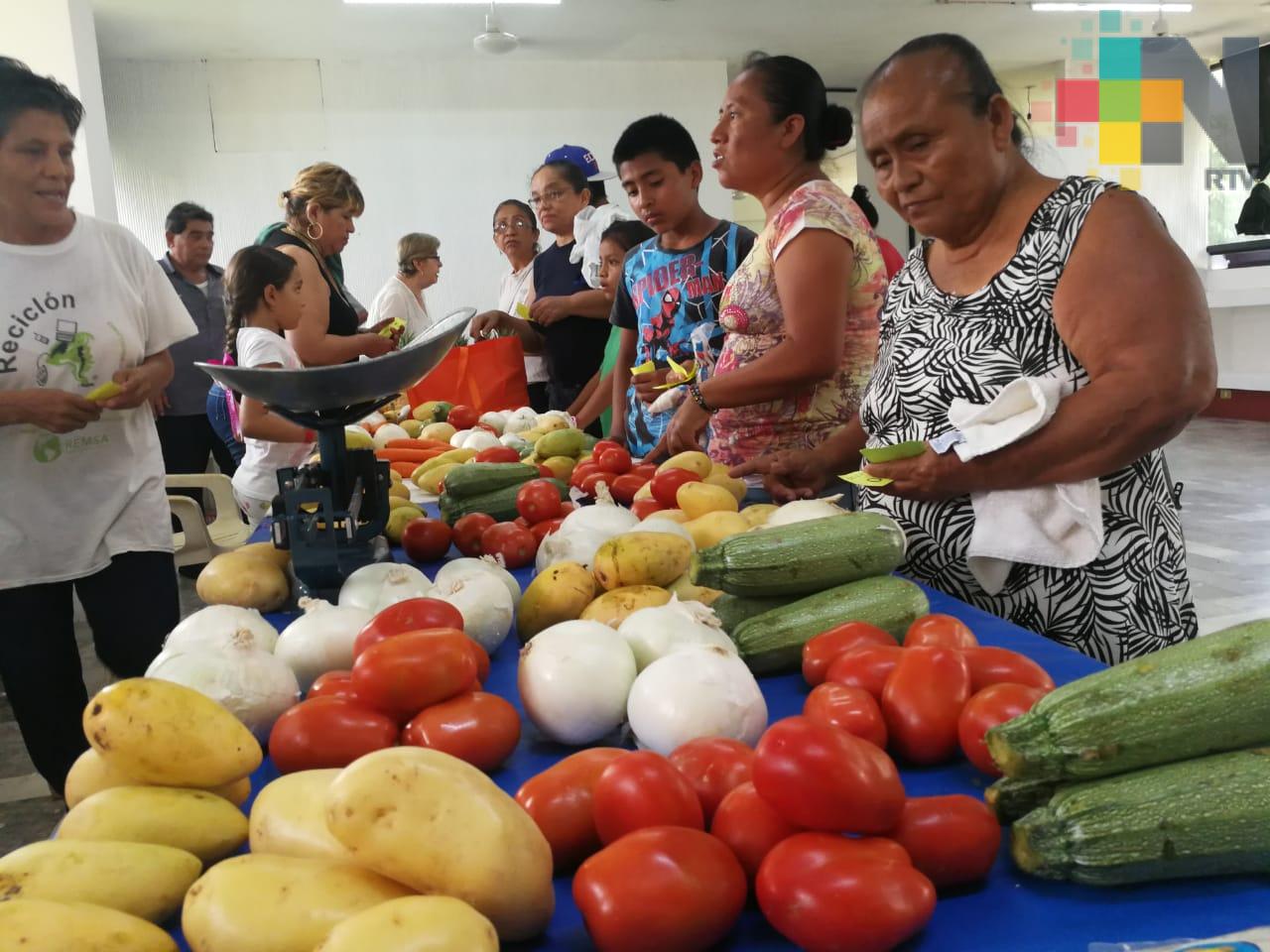Familias minatitlecas participaron en el mercado del trueque organizado por Conciencia Ciudadana