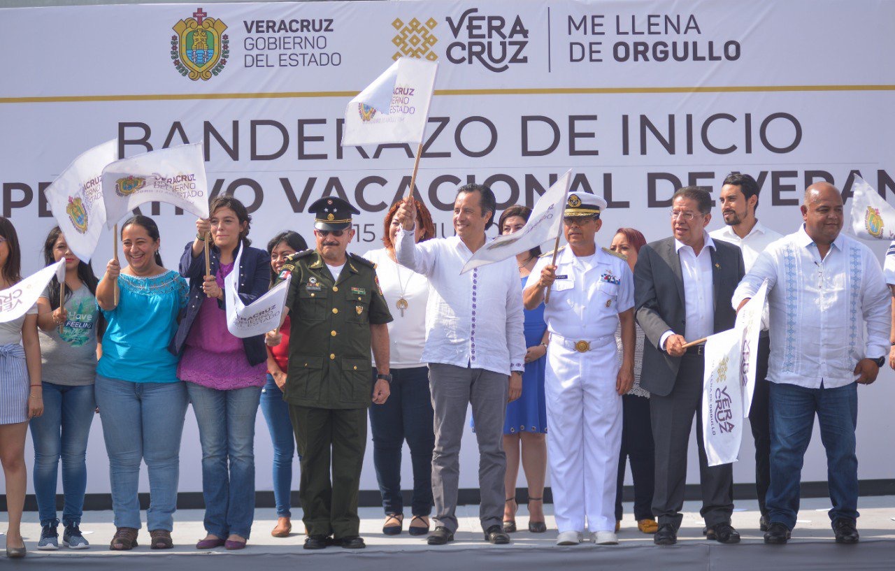 El gobernador Cuitláhuac García Jiménez, dio el banderazo de inicio al Operativo Vacacional Verano 2019