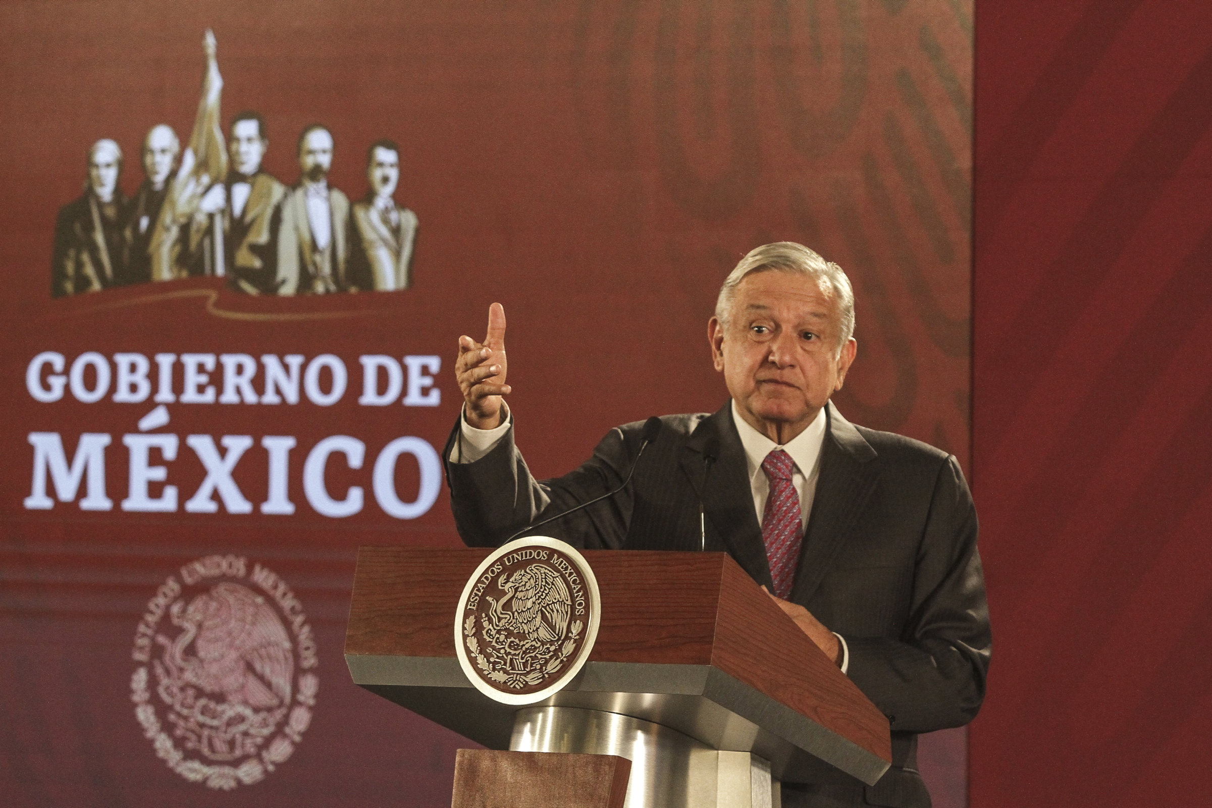 Analiza López Obrador iniciativa para otorgar indulto a presos políticos