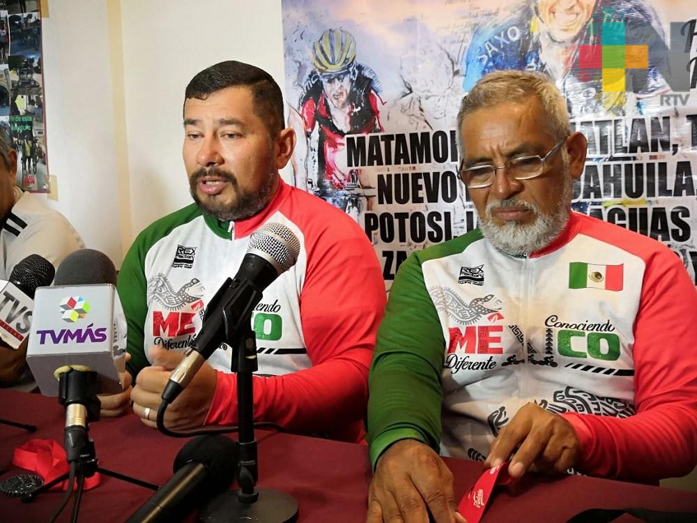 Ciclistas de Minatitlán promueven la riqueza cultural y turística de los pueblos de México
