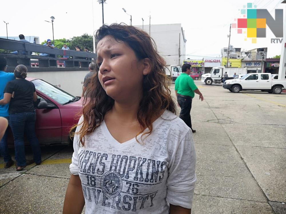 Ciudadanos molestos por oficinas cerradas del ayuntamiento de Coatzacoalcos