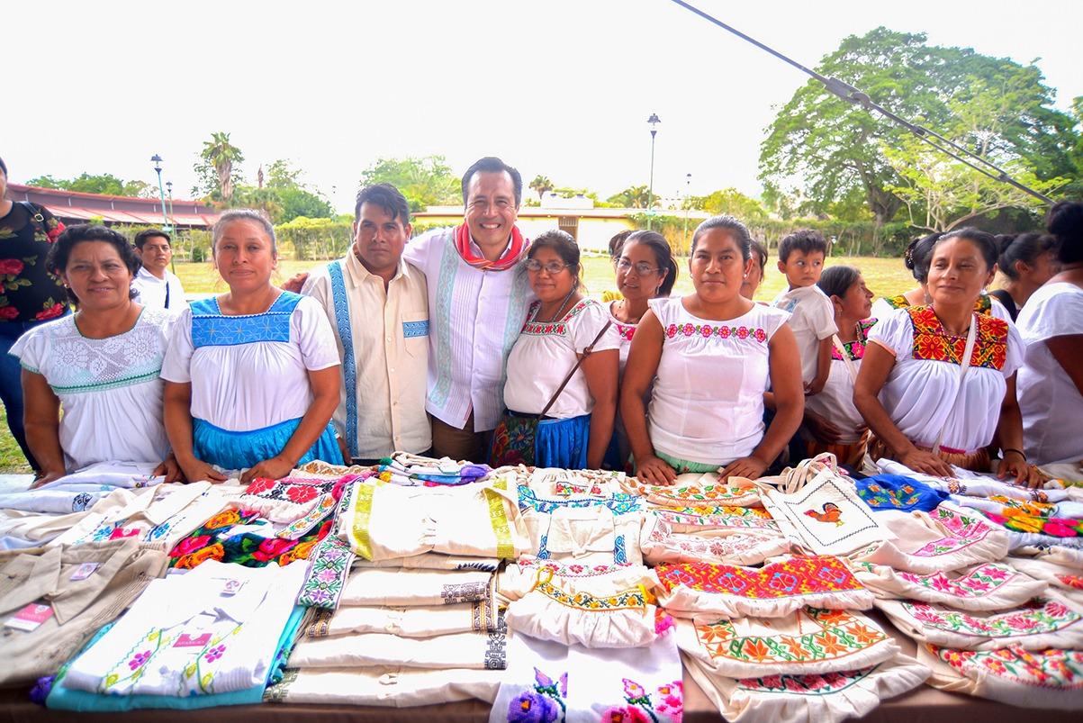Presenta gobernador Cuitláhuac García programa para impulsar a productores y artesanos