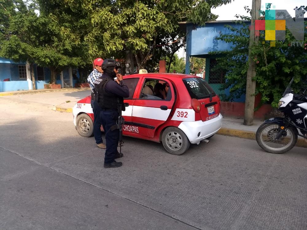Detienen a taxista que transportaba migrantes de manera ilegal en Las Choapas