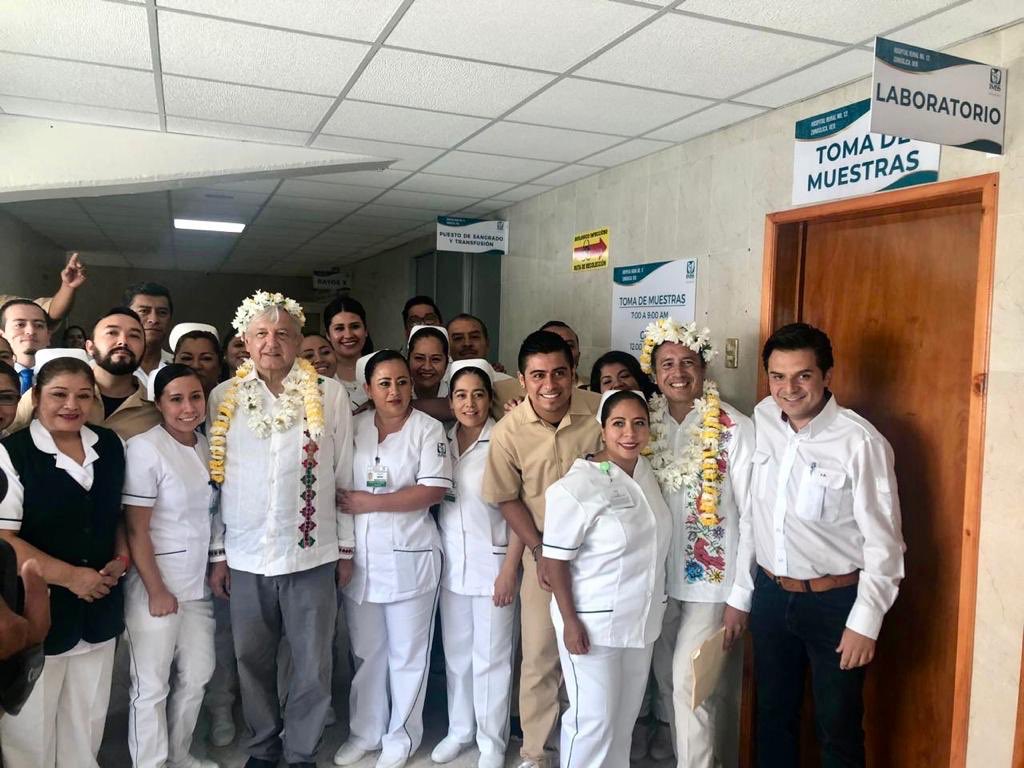 López Obrador visitó hospitales  rurales de Zongolica y Coscomatepec
