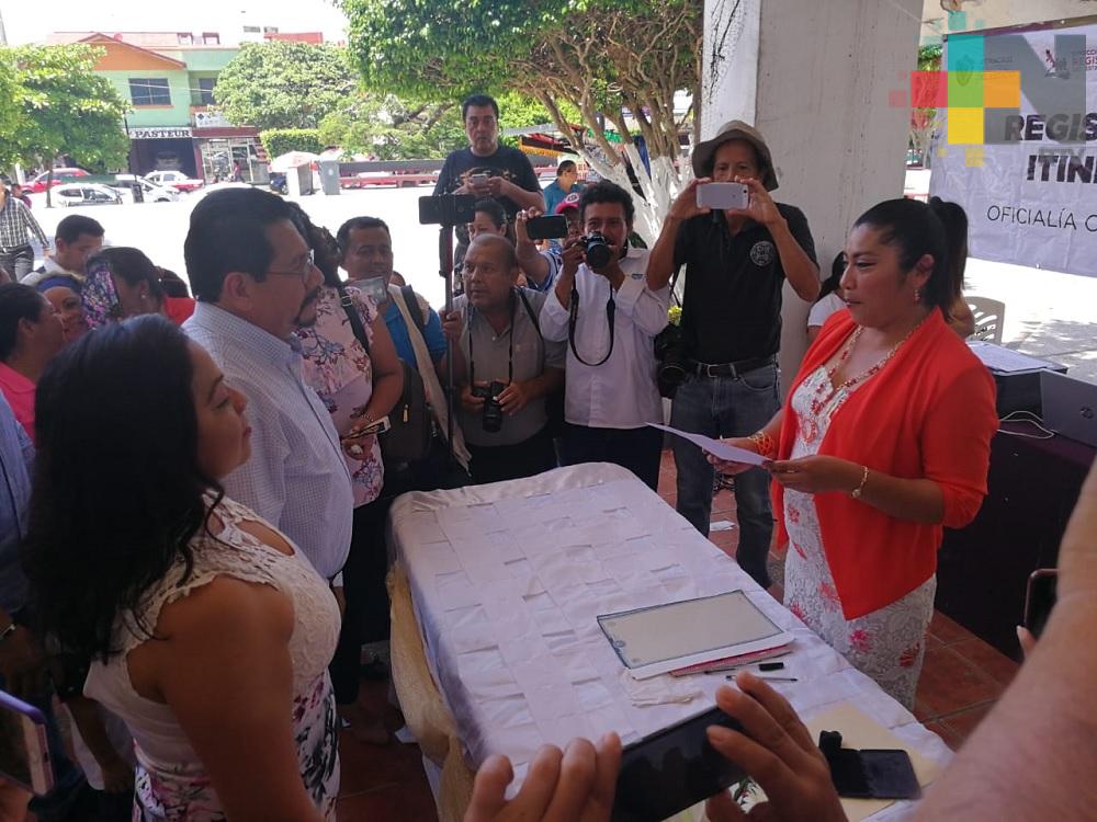 Celebran boda en el parque Independencia de Coatzacoalcos