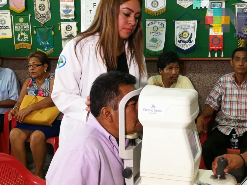 En Coatzacoalcos realizan jornada de salud para personas con problemas de visión