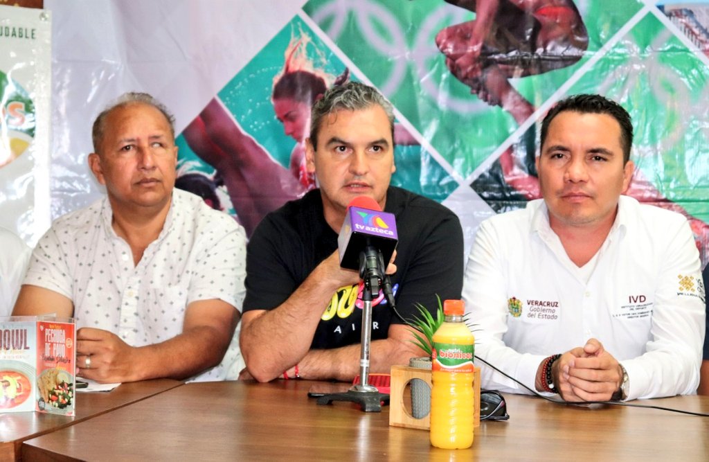 Presentan Proyecto de Clavados con Iván Bautista