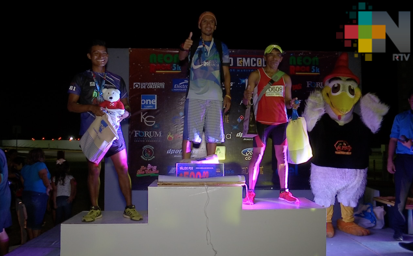 Juan Carlos Medina y Juliana García se imponen en la Neón  Race 2019