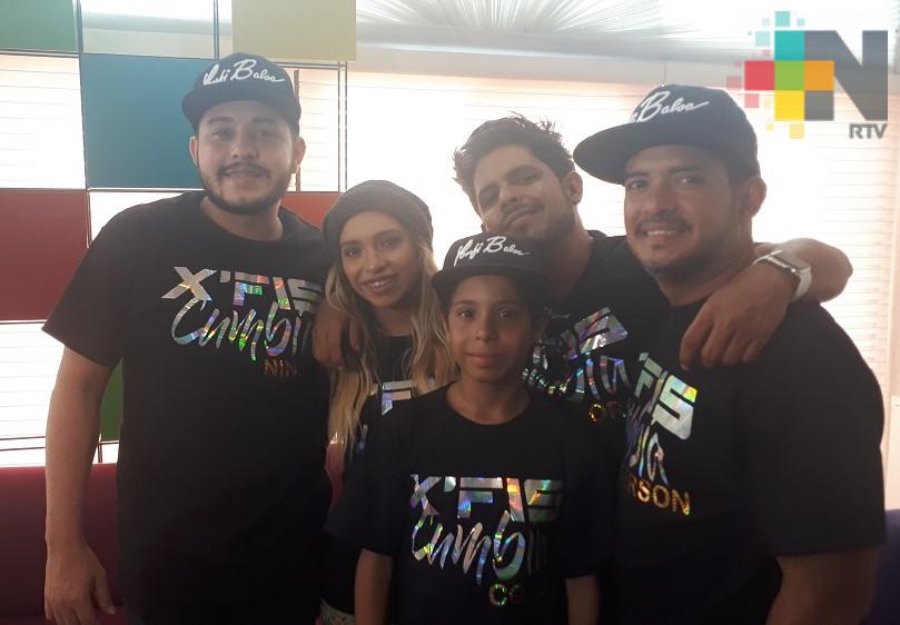 Porfi Baloa presenta su nuevo proyecto musical “X´fis Cumbia” al lado de sus hijos, en Veracruz