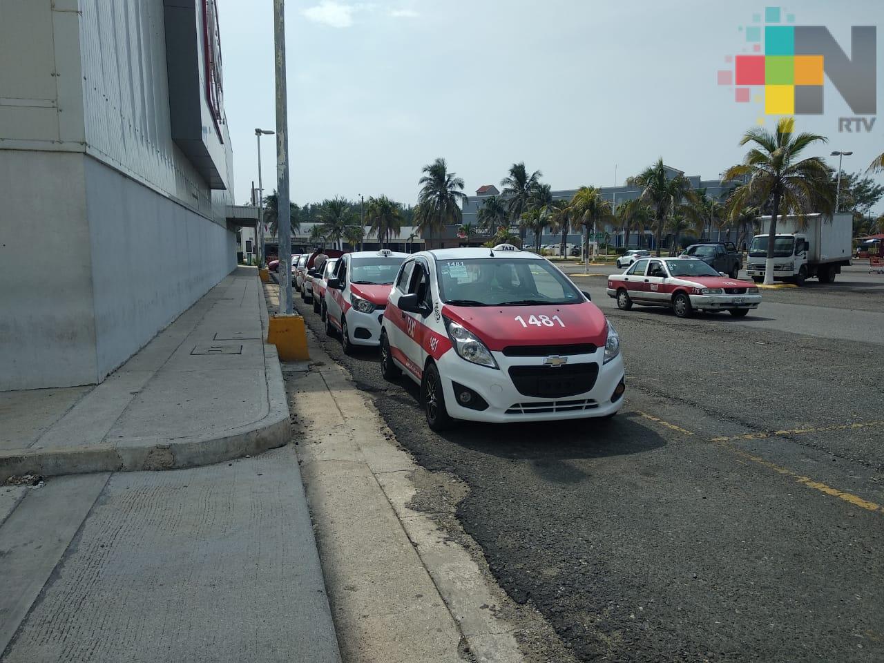 En Coatzacoalcos, taxistas piden reactiven los centros de esparcimiento