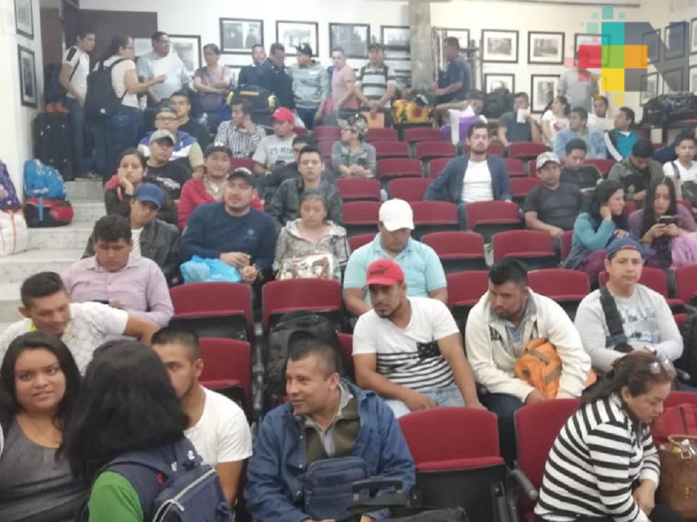 Viajan 200 veracruzanos hacia Tijuana, trabajarán en empresa Samsung