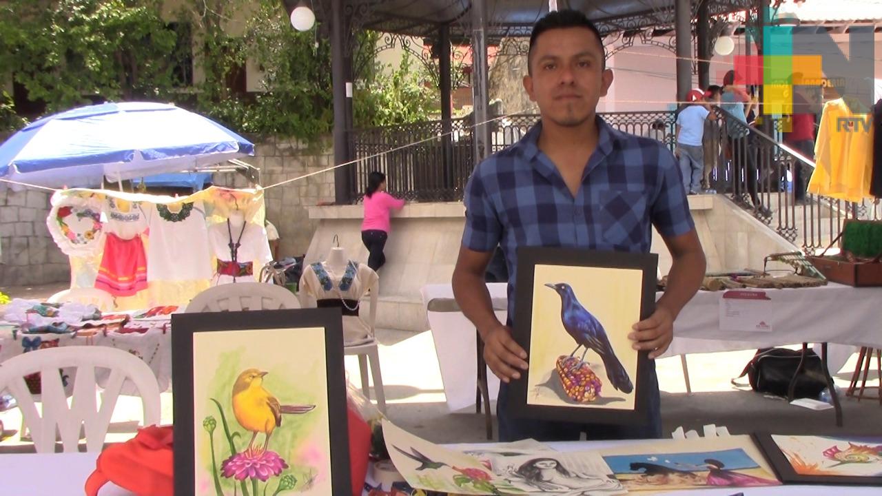 Dibujante de Ixhuatlán de Madero pide oportunidad de exponer su arte