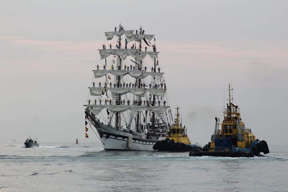 Zarpó este domingo el buque escuela venezolano Simón Bolívar