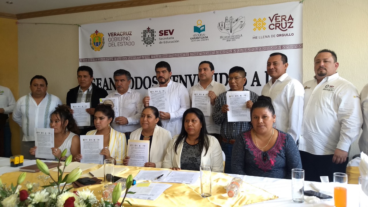 Alcaldes de la sierra de Huayacocotla firmaron convenio «Escuela garantizada, escritura garante»