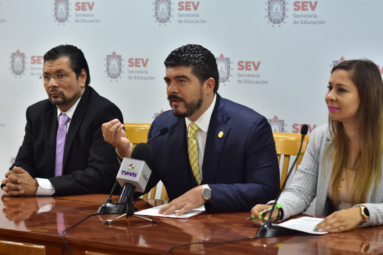 Basificará SEV a más de 8 mil trabajadores y reinstalará a docentes cesados