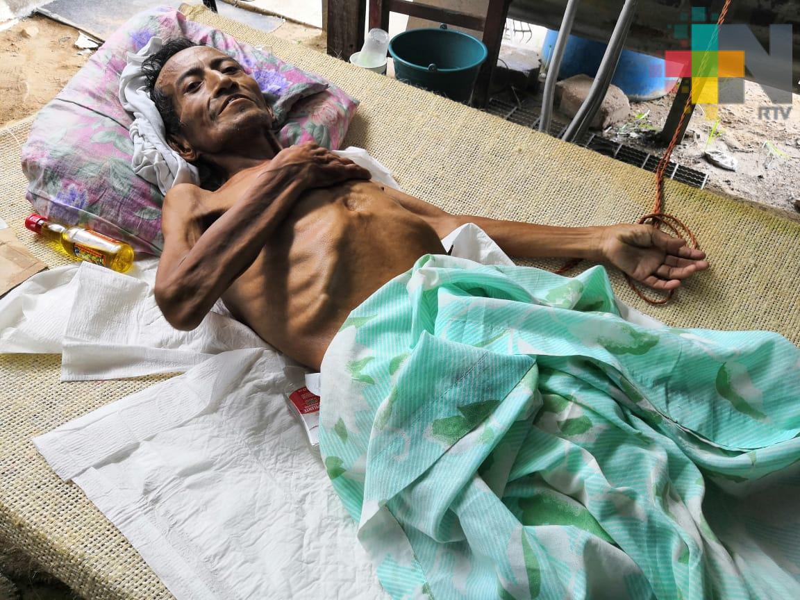 Enfermo de cáncer requiere ayuda en Coatzacoalcos