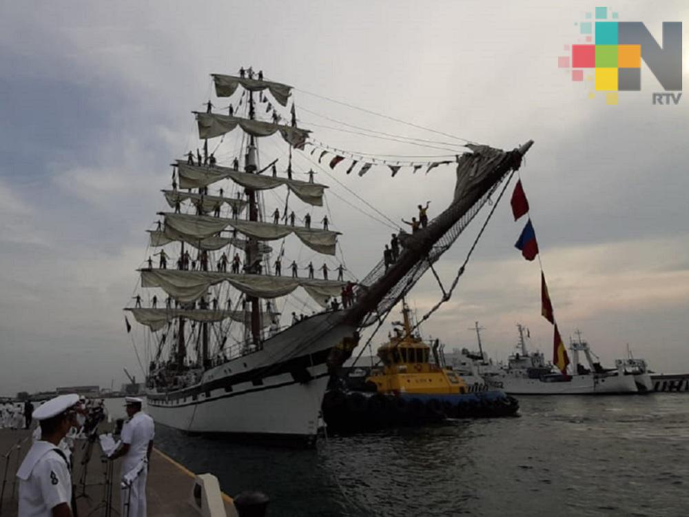 Llega al puerto de Veracruz buque escuela Simón Bolívar de la Armada de Venezuela