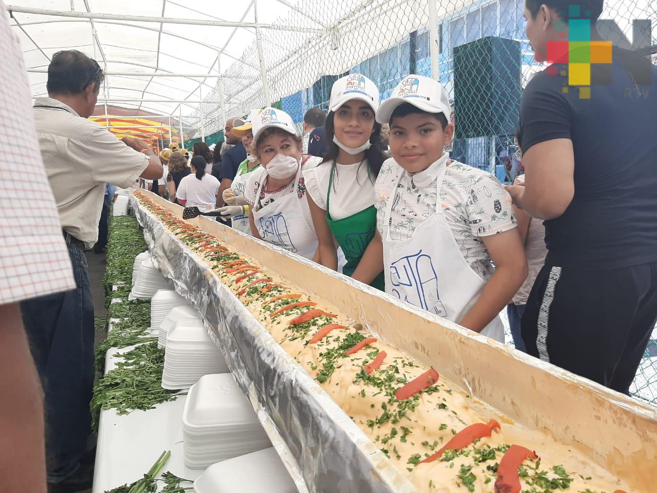 Cuatro mil personas degustan el filete relleno de mariscos en Boca del Río