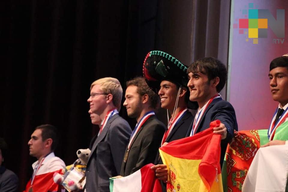 Gana Veracruz bronce en Olimpiada Internacional de Química, en París